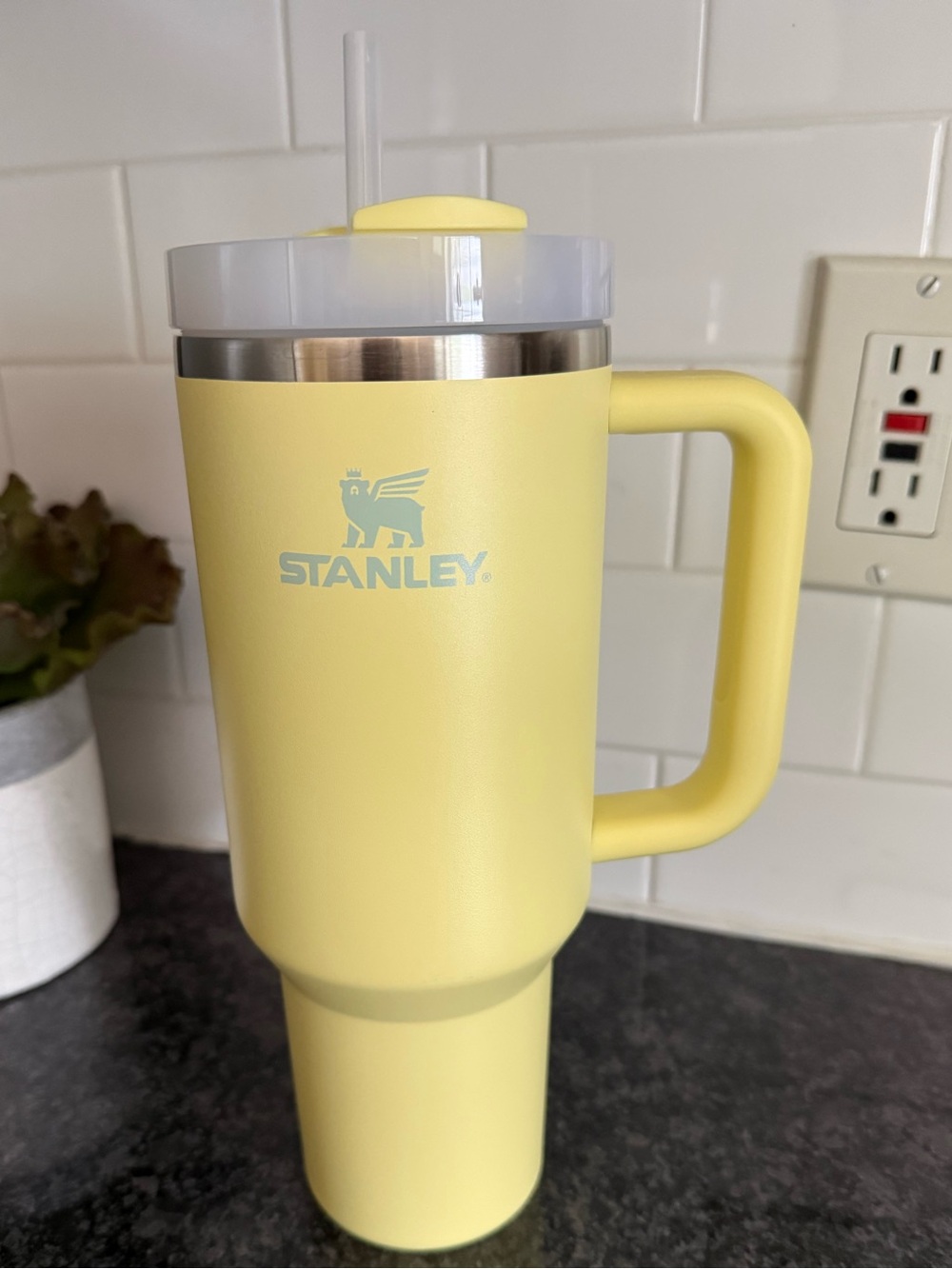 Stanley Quencher H2.0 Flowstate Tumbler 40oz Pomelo Yellow New No Box